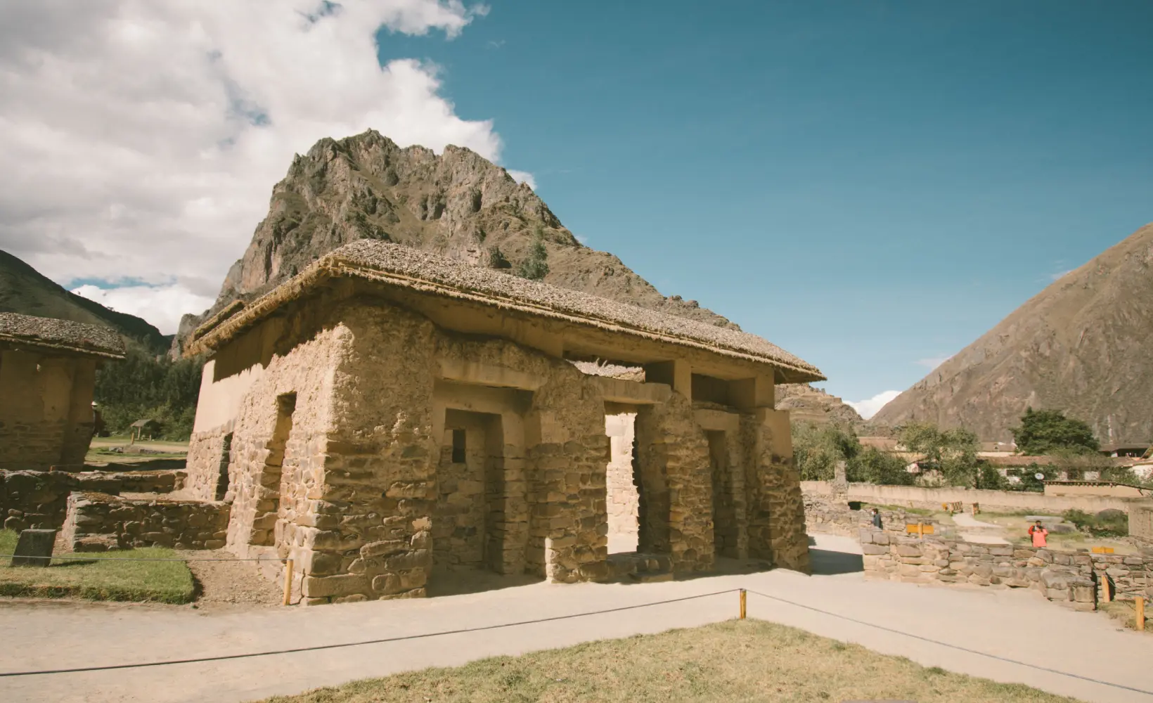 SACRED VALLEY AND MACHU PICCHU TOUR – 2 DAYS