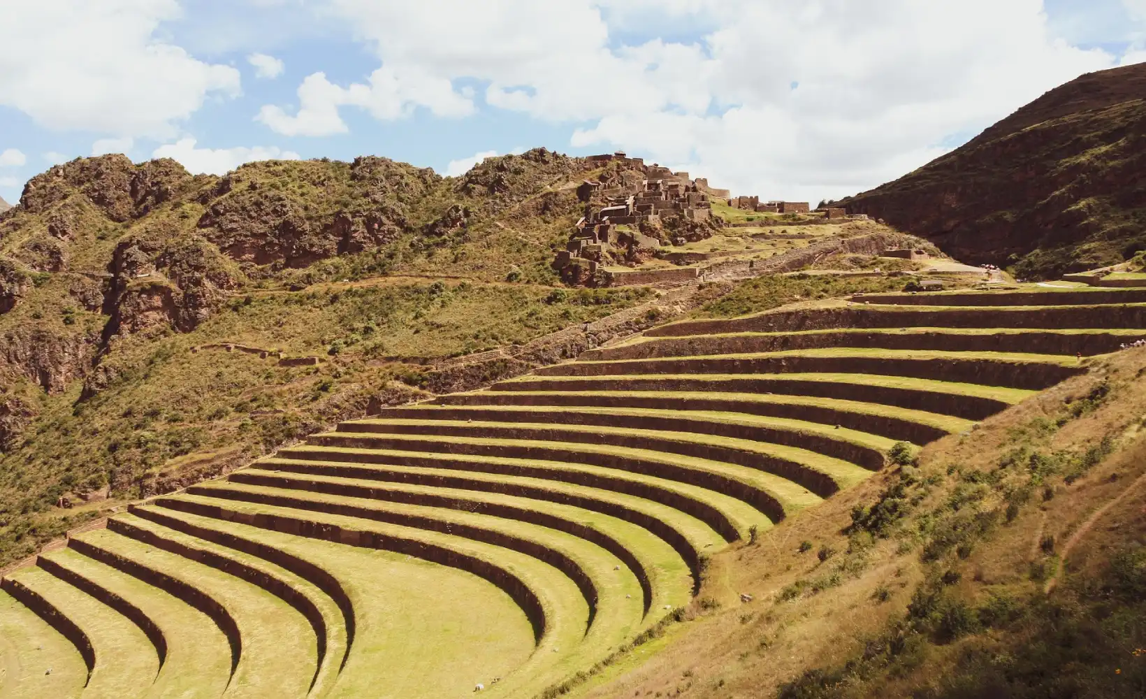 SACRED VALLEY AND MACHU PICCHU TOUR – 2 DAYS